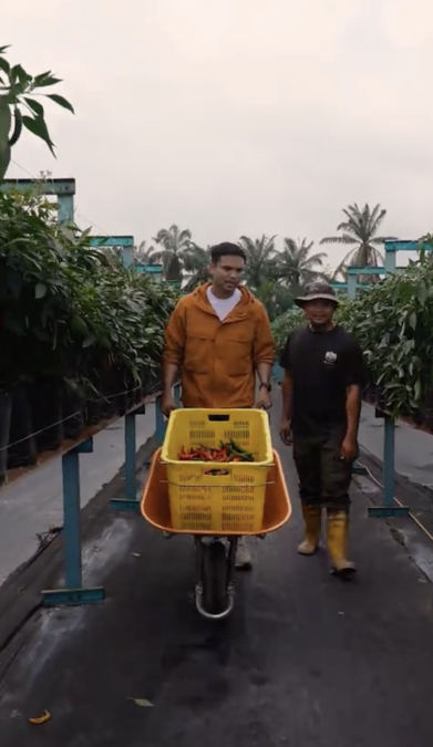 Image from: Khairul Aming Umum Produk Keempat, Siap Sedia Untuk Battle 125,000 Botol