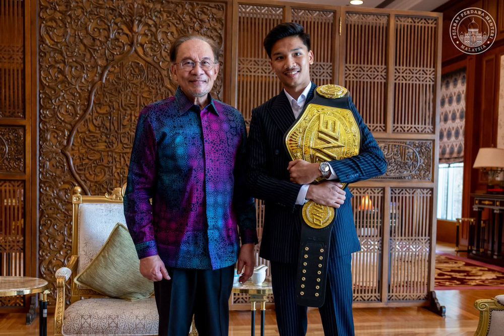 Image from: Aliff Rakib Hadiah Rumah RM1 Juta Buat Ibu Bapa Dan Bakal Kahwini Wanita Thailand