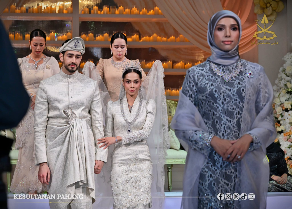 Image from: Kerabat Diraja Pahang, Tengku Puteri Ilyana Alia Bernikah Dengan Pelumba GT Britain