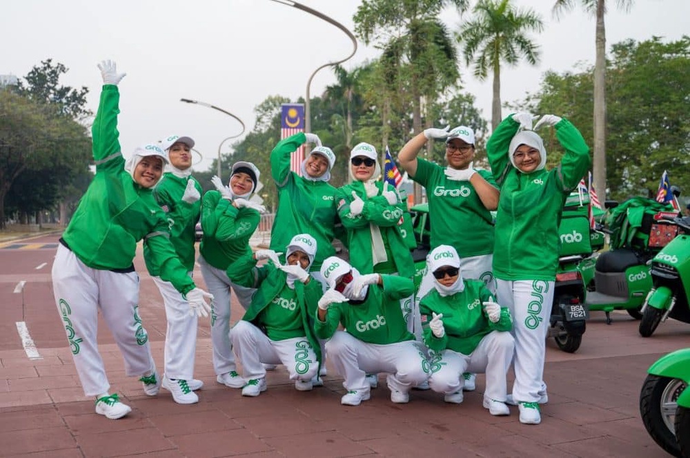 Image from: Wanita Pemacu Kemajuan Negara! Kontinjen #SisBoleh Grab Mewarnai Perbarisan Merdeka Tahun Ini