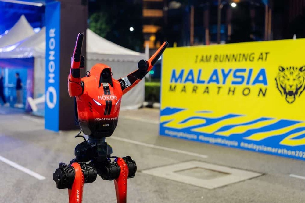 Image from: Ramai Teruja! Robot Humanoid HONOR Sertai Sambutan Hari Kemerdekaan, Bagi Bayang Kemunculan Telefon Baru
