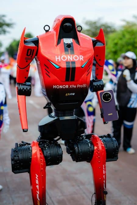 Image from: Ramai Teruja! Robot Humanoid HONOR Sertai Sambutan Hari Kemerdekaan, Bagi Bayang Kemunculan Telefon Baru