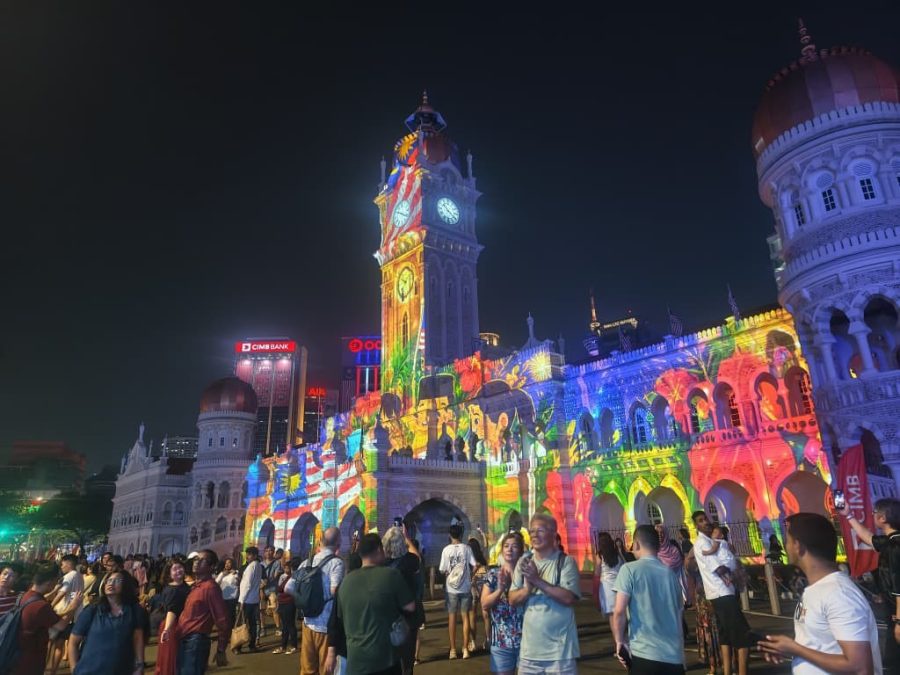 Image from: Pagi Di Putrajaya, Malam Di Dataran Merdeka!  “Semangat Membara, Untukmu Malaysia” Warnai Sambutan Merdeka Ke-69