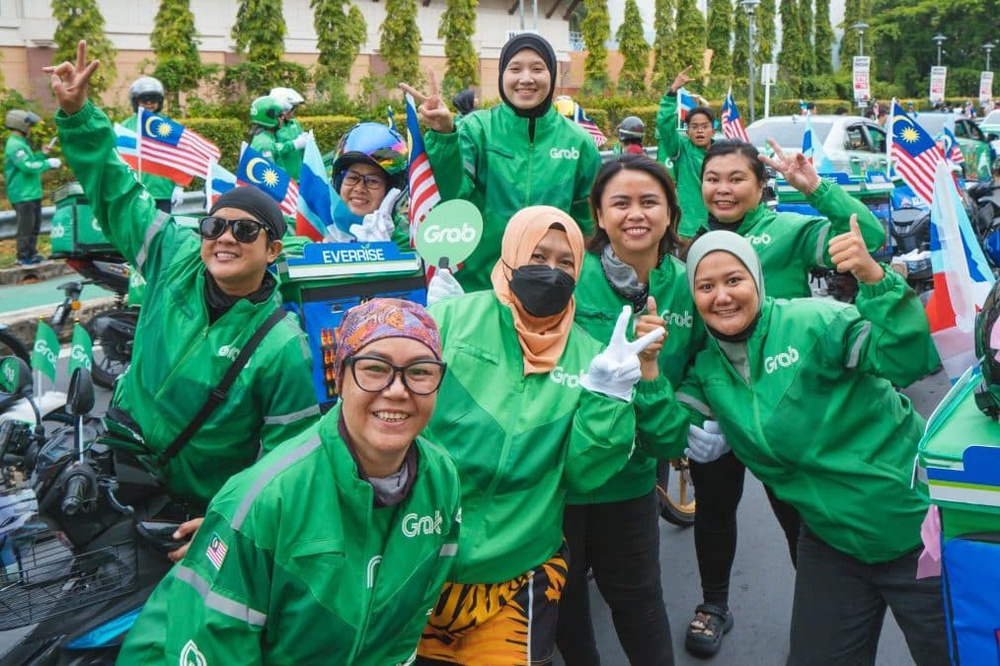 Image from: Wanita Pemacu Kemajuan Negara! Kontinjen #SisBoleh Grab Mewarnai Perbarisan Merdeka Tahun Ini