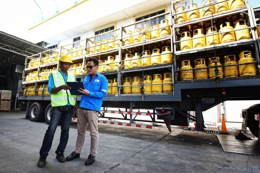 Image from: Bukan Sekadar Tong Gas, Ada Titik Peluh & Amanah Besar Yang Pastikan Ia Selamat Sampai Ke Rumah