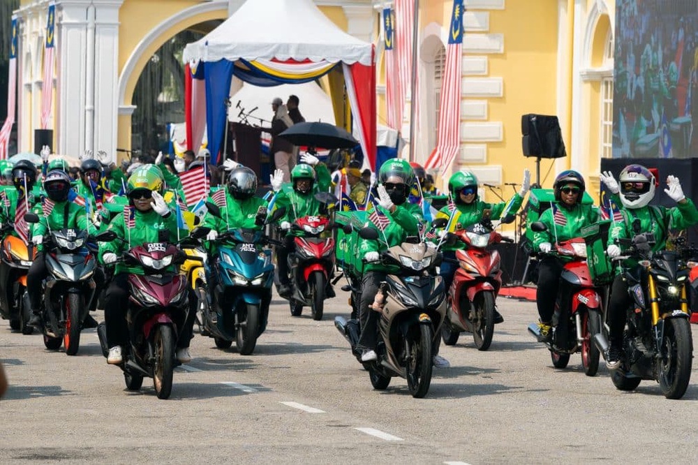 Image from: Wanita Pemacu Kemajuan Negara! Kontinjen #SisBoleh Grab Mewarnai Perbarisan Merdeka Tahun Ini