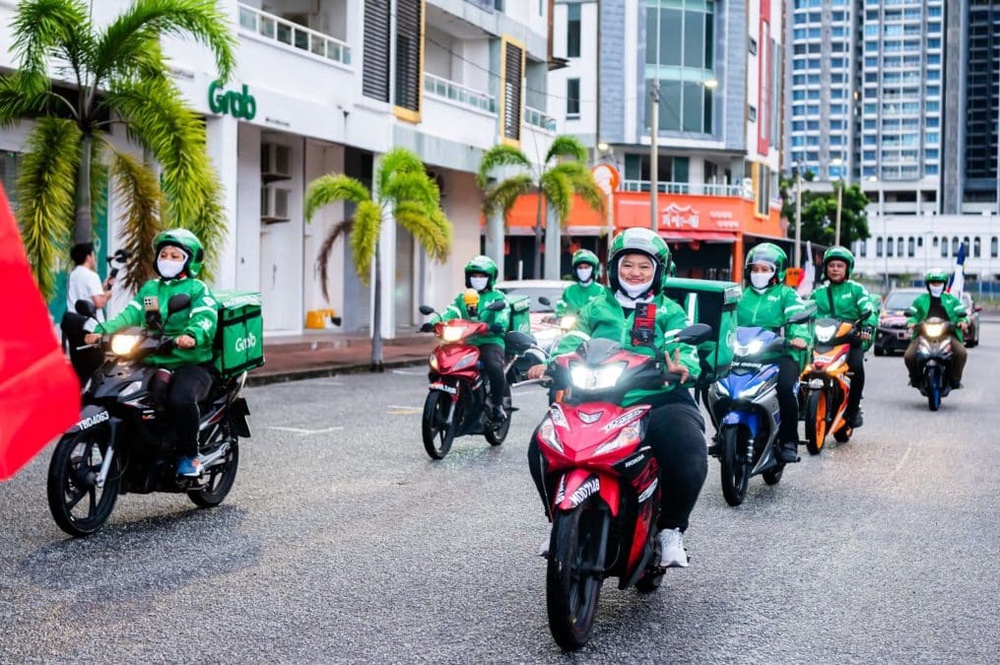 Image from: Wanita Pemacu Kemajuan Negara! Kontinjen #SisBoleh Grab Mewarnai Perbarisan Merdeka Tahun Ini