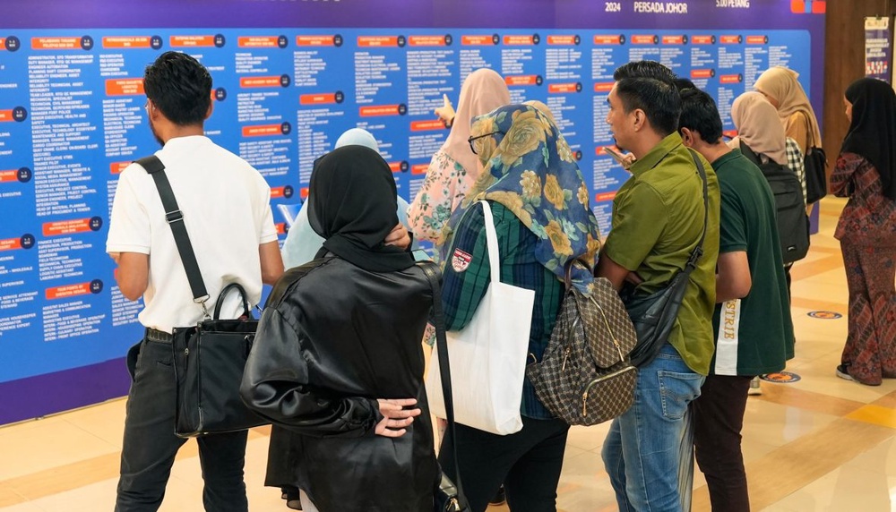 Image from: Lebih 2,000 Peluang Kerja Ditawarkan, 25 Majikan Sertai Festival LINDUNG Kerjaya