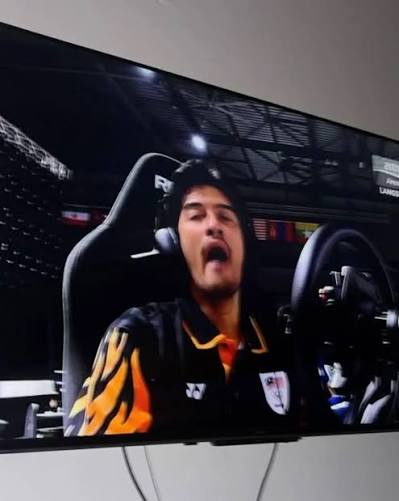 Image from: Berkaki Ayam Sambil Menguap, Taj Izrin Menang Emas Di Sukan Asia