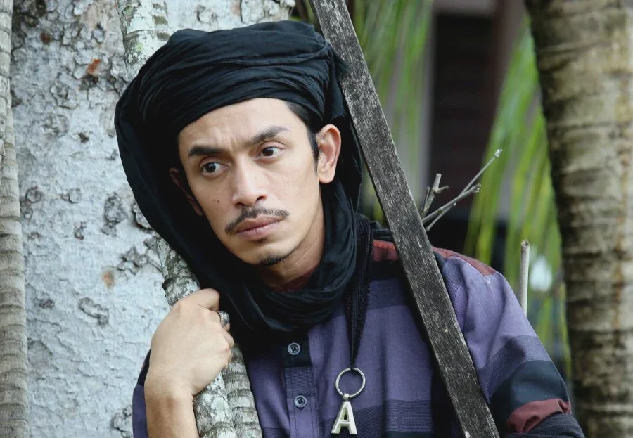 Image from: Tak perlu bermegah, Iqram Dinzly tegur pelakon baharu – “Jangan jadi pelac*r dalam industri seni”