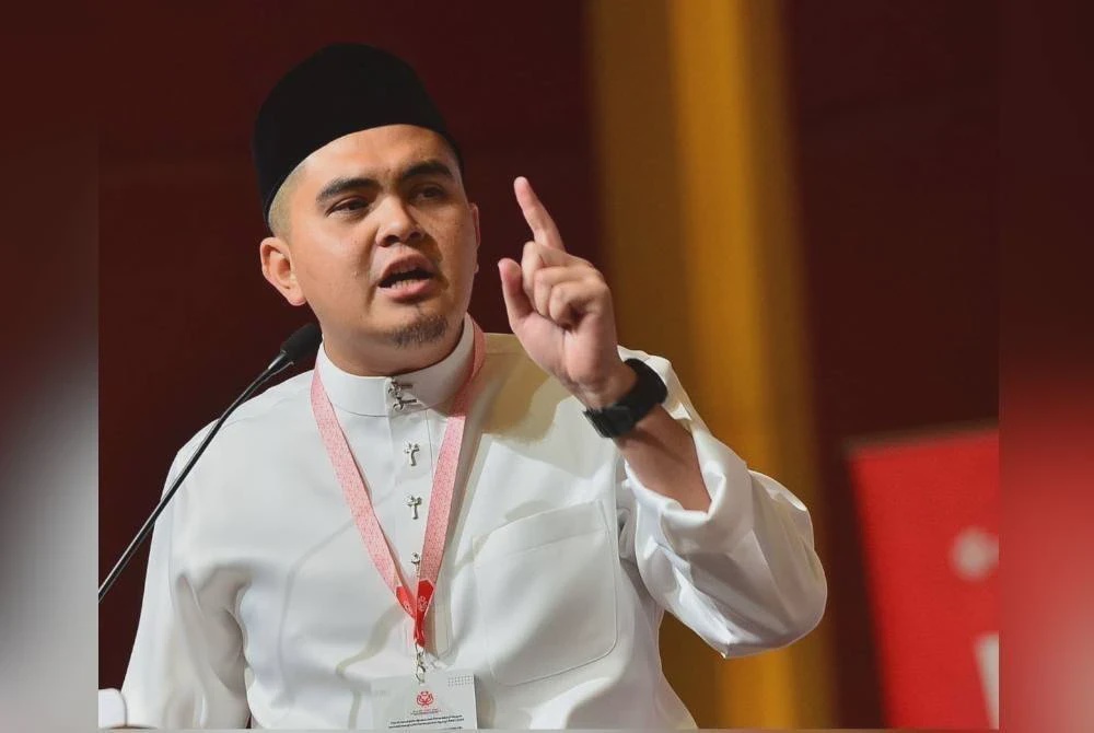 Image from: Digelar ‘budak catur’, Akmal Saleh selar Sanusi -“Melayu perlu disatukan, bukan diperbodoh”