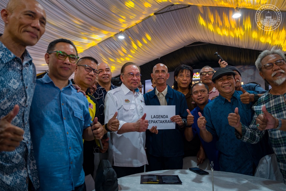 Image from: PM Anwar peruntuk RM2 juta! Mahu sepak takraw diperluas & dimartabat sebagai sukan warisan