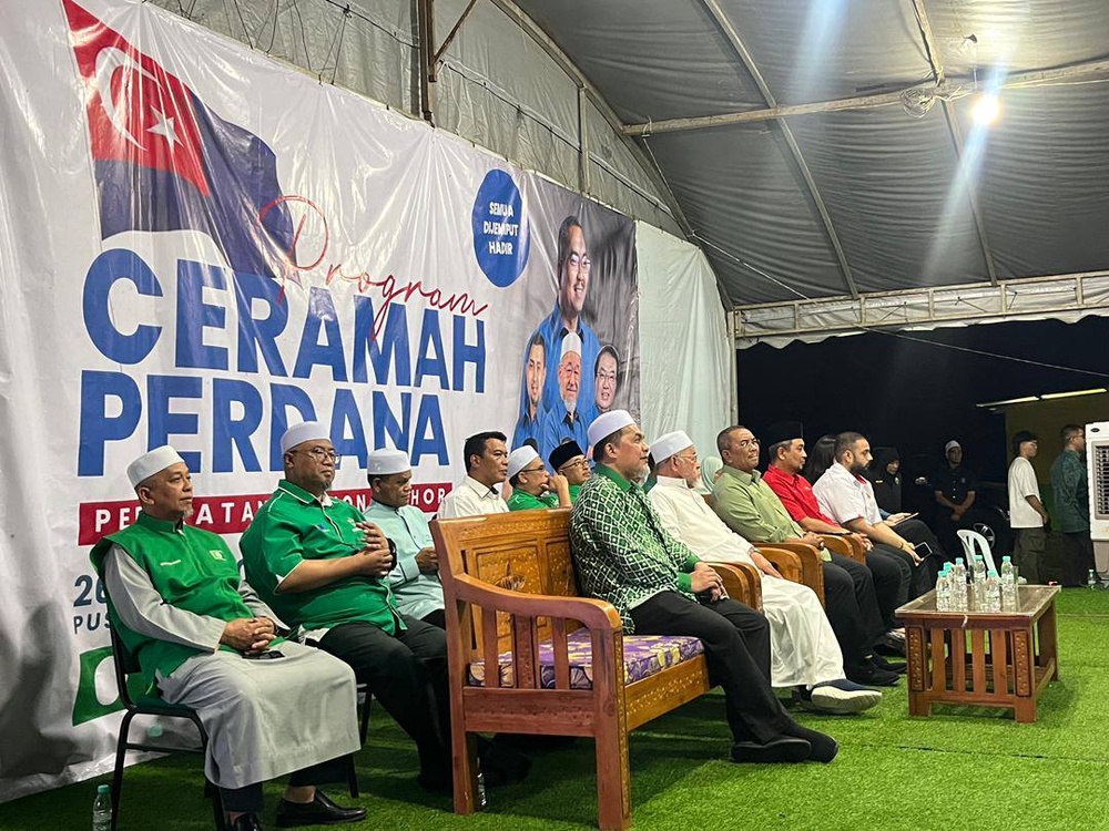 Image from: PAS mahu rampas kerusi Muar, dakwa Syed Saddiq sibuk ‘berendut’ dengan Bella Astillah