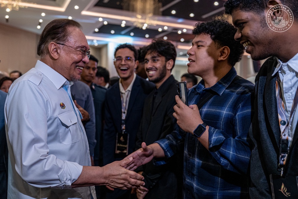 Image from: PM Anwar beri lampu hijau! Mahasiswa bebas kritik kerajaan, termasuk di media sosial