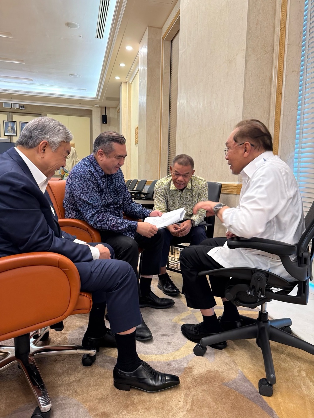 Image from: Negeri Sembilan panas! PH kesal, tolak langkah pengkhianatan 14 Adun BN cuba tebuk atap