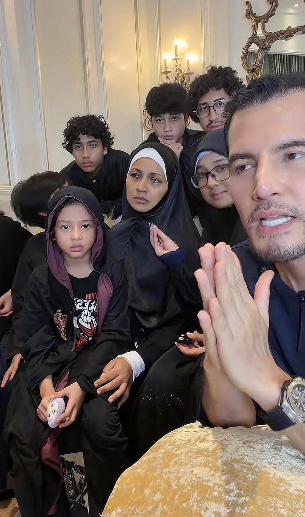 Image from: Norish Karman kongsi keadaan terkini, badan masih lemah bergerak guna kerusi roda