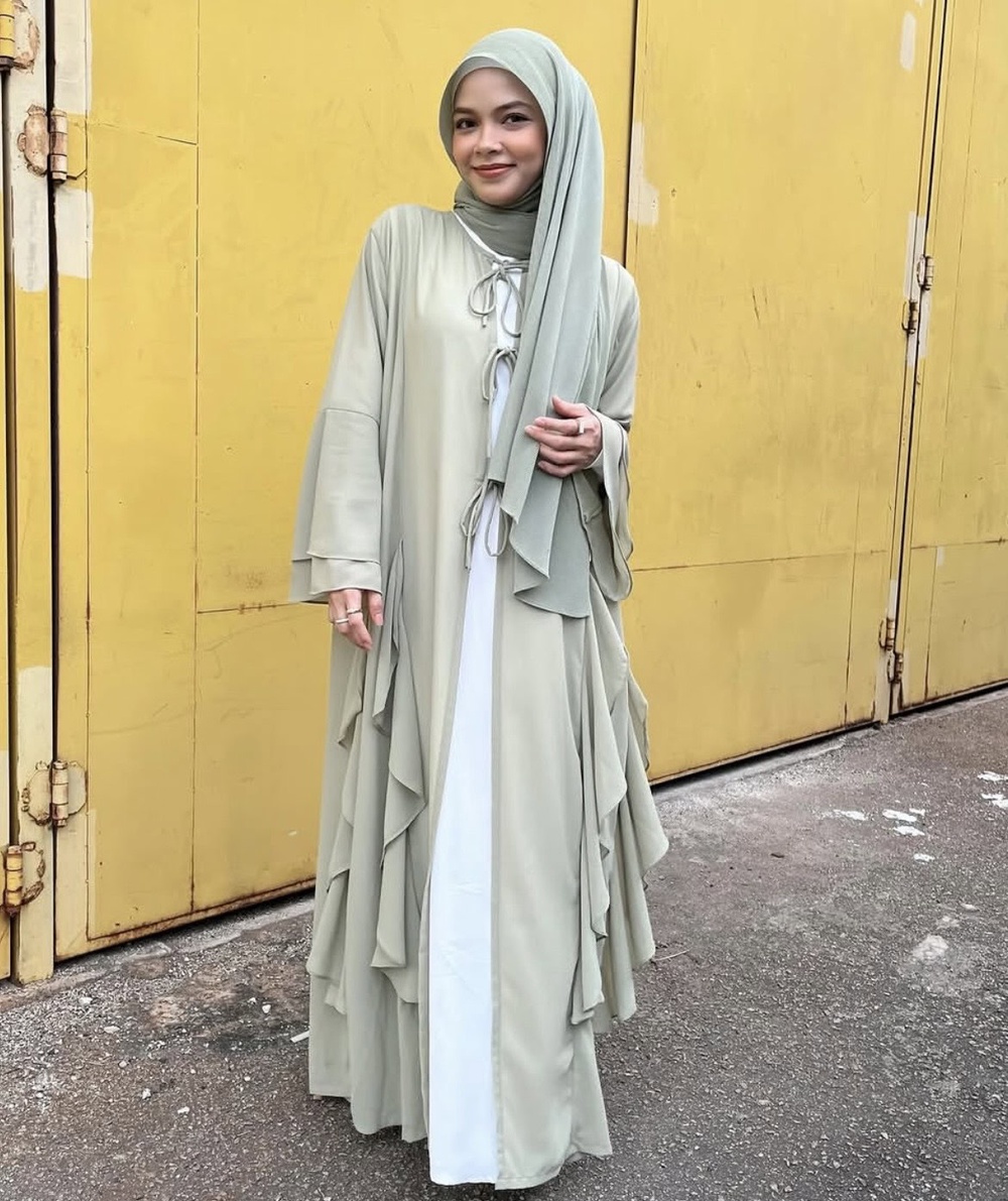 Image from: Ira Kazar tak kisah dicemuh netizen, tenang dilabel penyondol – “Saya dah imun, dah tak lut”