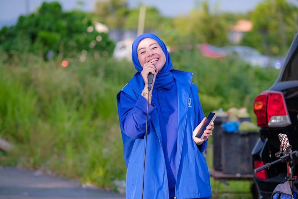Image from: Dididik seperti anak lelaki, Nurulhidayah tetap bawa identiti sendiri.. tak guna ‘cable’ Zahid Hamidi!