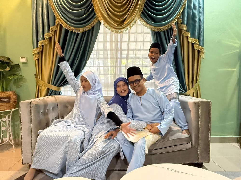 Image from: Ezad Lazim syukur terpilih tunai haji bersama isteri, akui berat hati tinggalkan anak