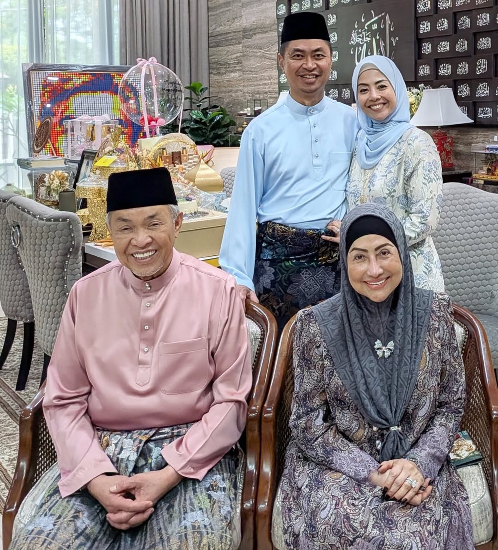 Image from: Dididik seperti anak lelaki, Nurulhidayah tetap bawa identiti sendiri.. tak guna ‘cable’ Zahid Hamidi!