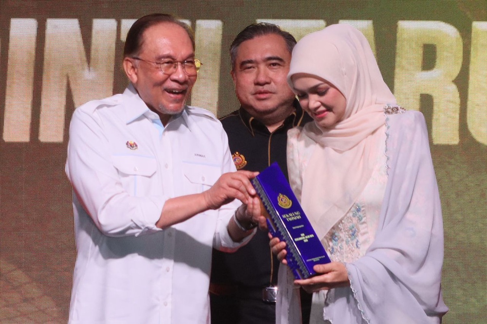 Image from: Wajah baharu! Siti Nurhaliza dilantik Ikon Keselamatan Jalan Raya JPJ