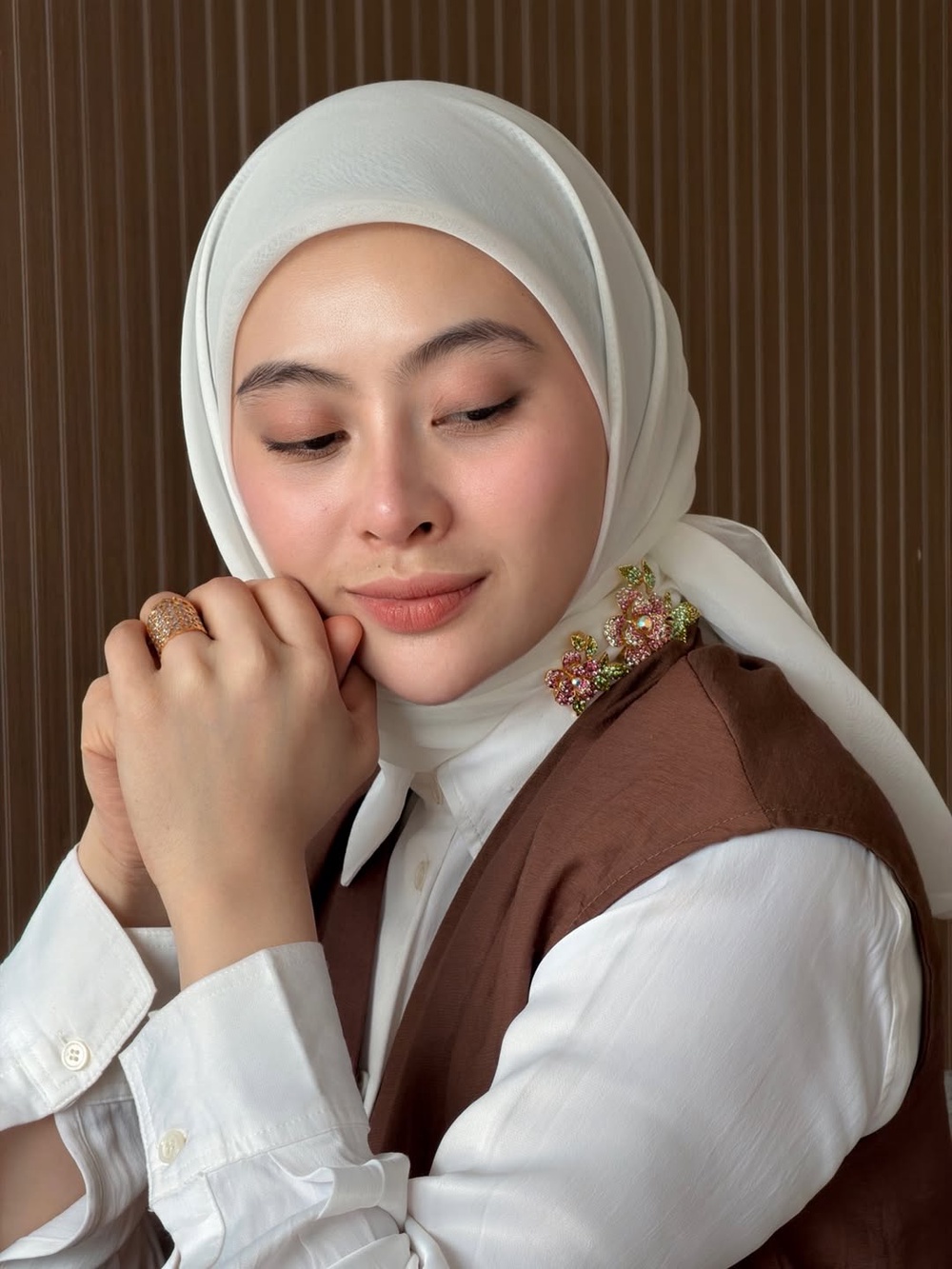 Image from: Adira terkejut, Dato Red tuntut RM100,000 syarat batalkan kes rujuk -“Tergamak dia ya”
