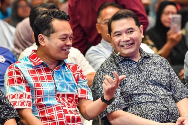 Image from: Tergempar! Rafizi, Nik Nazmi keluar PKR, kosongkan kerusi Parlimen esok