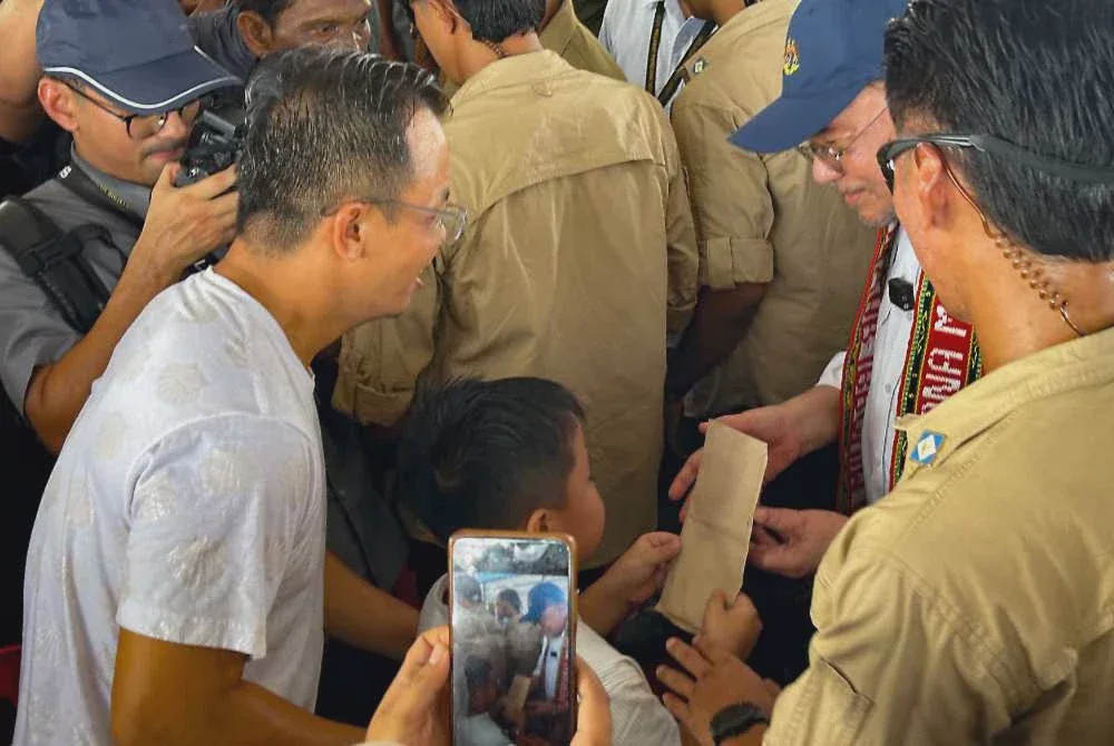 Image from: Impian jadi Perdana Menteri kerap diperlekeh, kanak-kanak berjaya serah surat ke PM Anwar