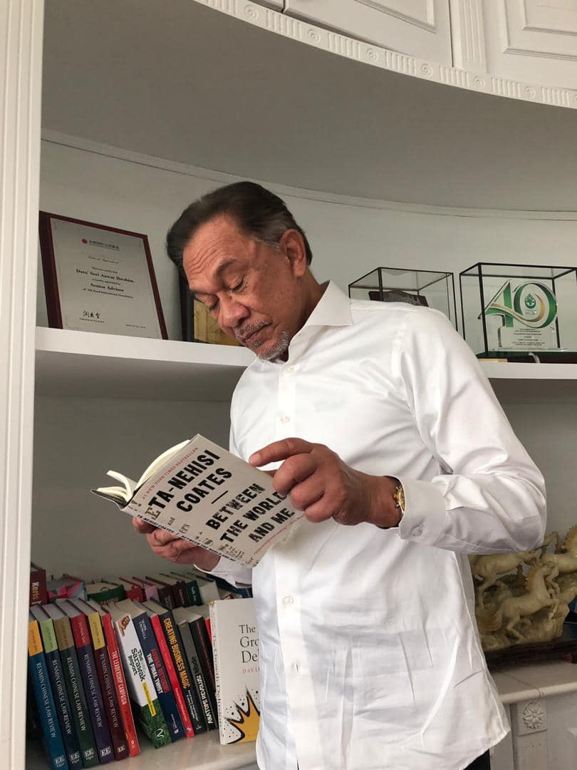 Image from: PM Anwar umum baucar buku RM100 kekal untuk pelajar sekolah menengah, IPTA