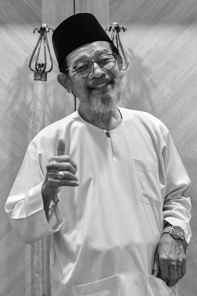 Image from: Anak terkilan hasrat Jalil Hamid tunai haji tak kesampaian – “Ayah dah pergi kursus tapi…”