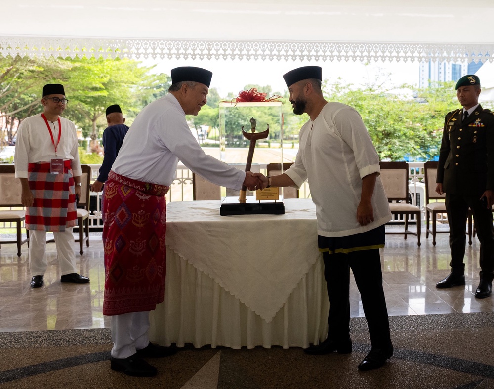 Image from: Isu PRN Johor tak dibincangkan dalam pertemuan bersama Agong, Tunku Ismail – Ahmad Zahid