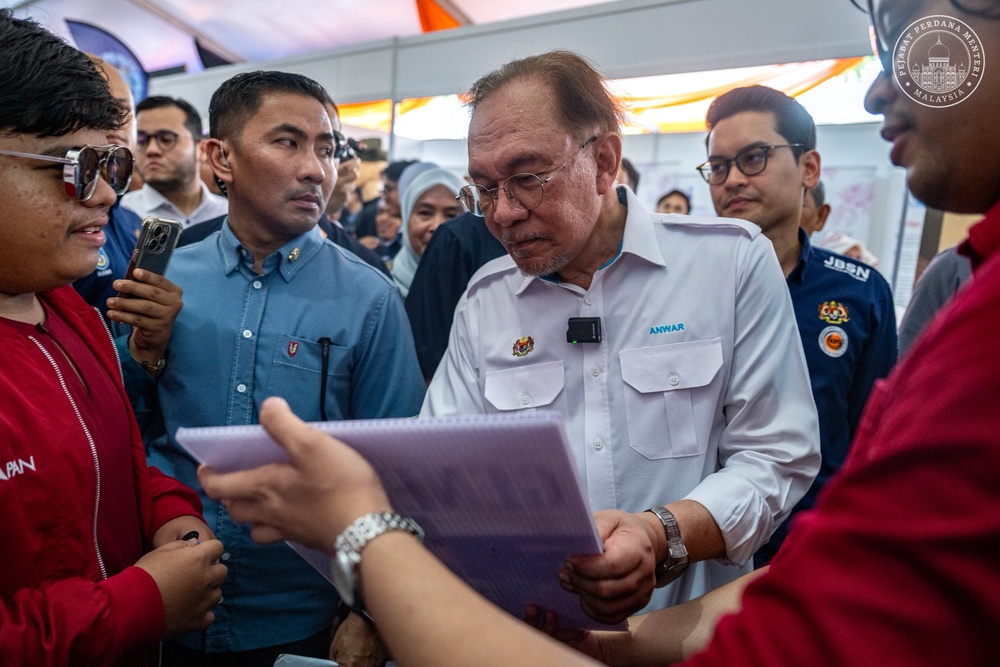 Image from: Anak muda bebas beri teguran kepada kerajaan, tapi perlu dengan ilmu & akhlak -PM Anwar
