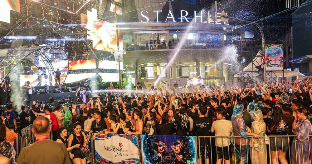 Image from: Angkat imej Malaysia! Guan Eng puji festival muzik air Rain Rave raih RM200 juta, bantu peniaga kecil