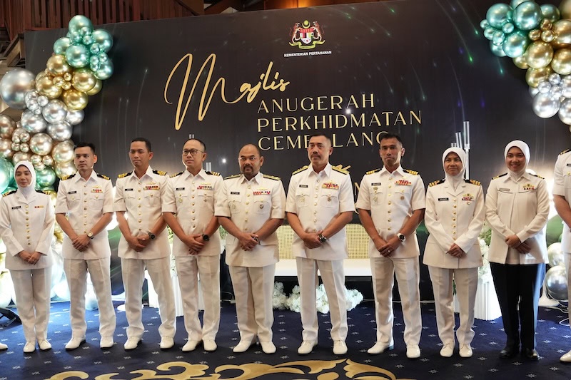 Image from: Negara diutamakan! Integriti, disiplin & amanah jadi pegangan penerima APC MINDEF