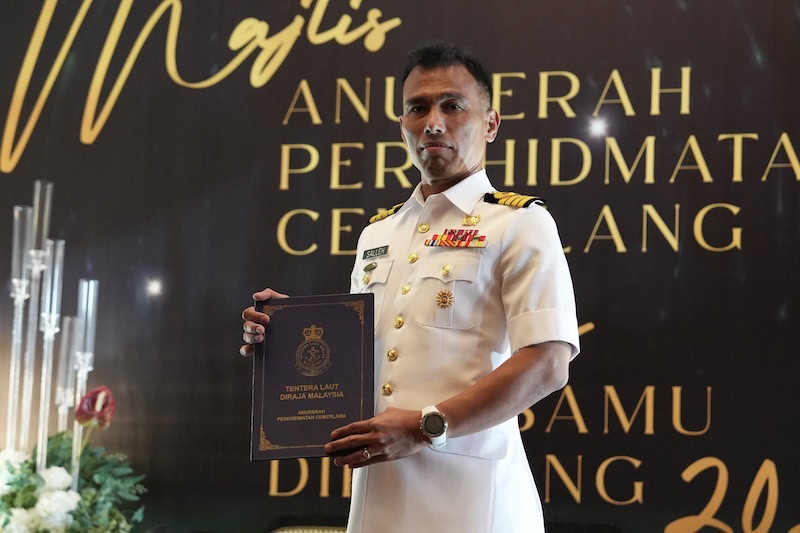 Image from: Negara diutamakan! Integriti, disiplin & amanah jadi pegangan penerima APC MINDEF