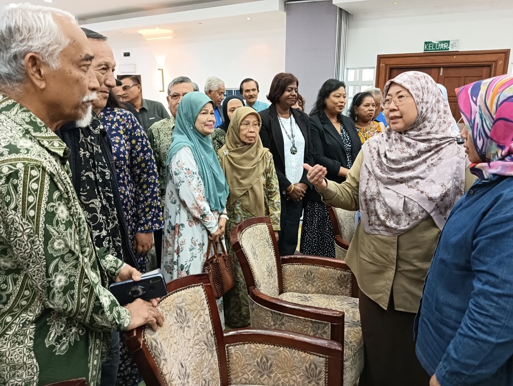 Image from: PKR ada bukti Rafizi, Nik Nazmi sertai parti baharu lebih awal! Masih terikat bon RM10 juta