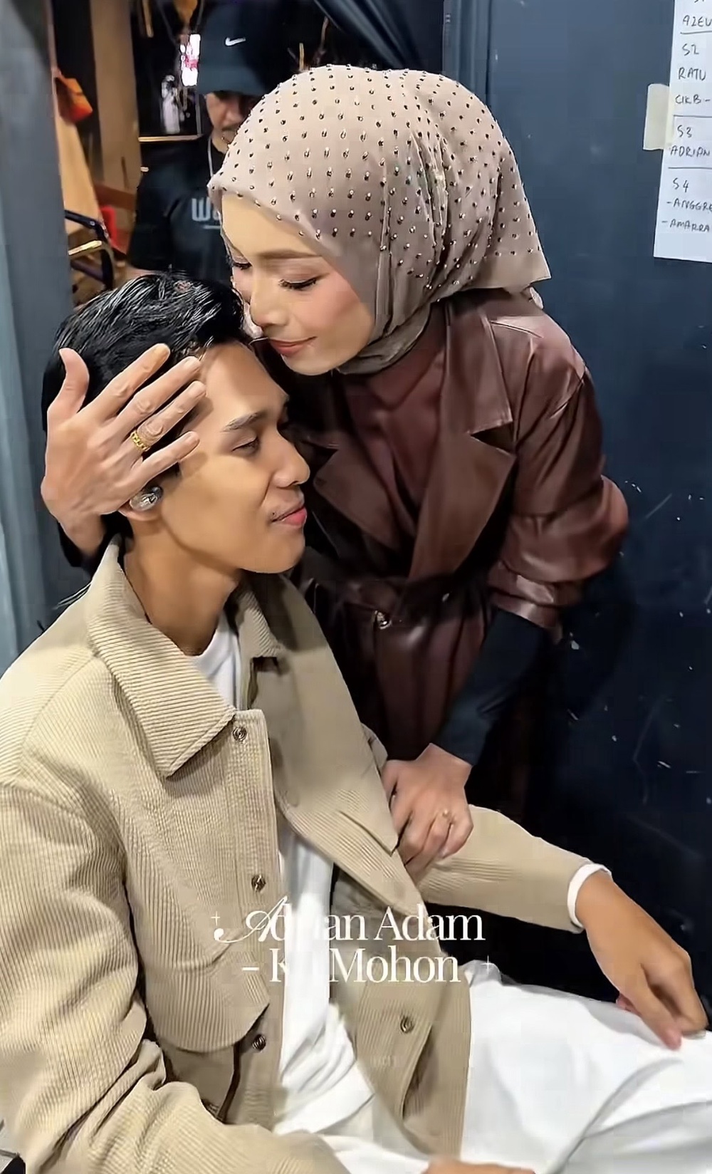 Image from: Amyza Aznan, anak terima hadiah tajaan umrah – “Adrian memang teringin nak ke sana”