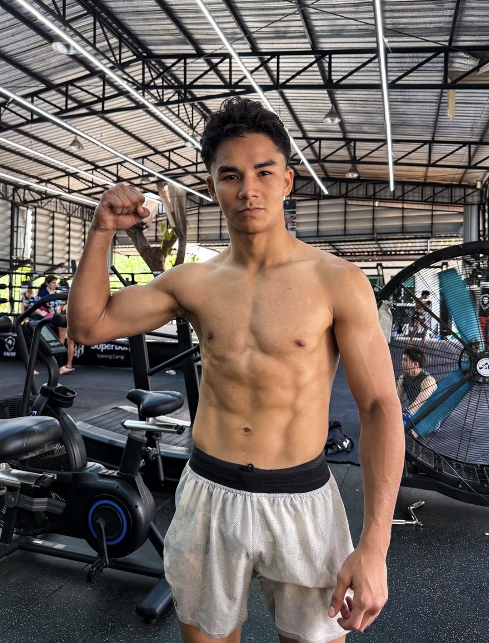 Image from: Johan Ghazali tegur sikap bangga gemuk asalkan kaya – “Nak duduk Lamborghini pun tak muat”