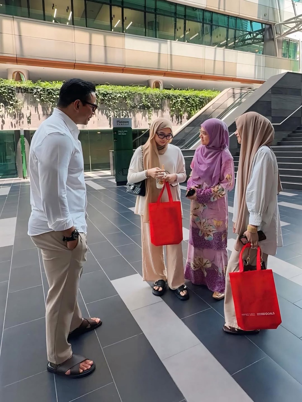 Image from: Bapa luah syukur, Marissa Dania sambung belajar dengan adik -“Ambil jurusan yang sama”