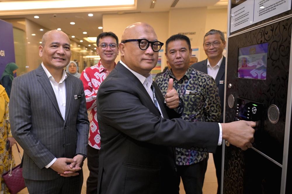 Image from: Aminuddin Hassim dilantik KSU baharu KPT, mulakan tugas hari ini
