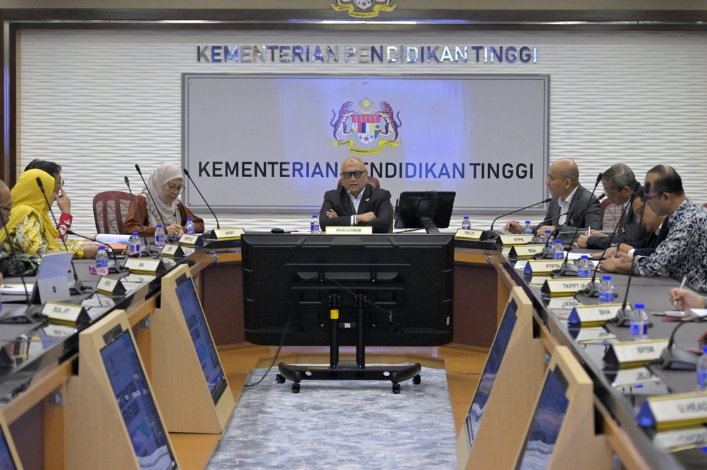 Image from: Aminuddin Hassim dilantik KSU baharu KPT, mulakan tugas hari ini