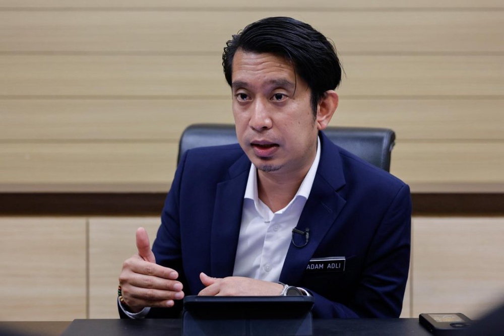 Image from: Kemasukan IPTA diperluas, 50,000 lepasan tahfiz & pondok terima manfaat -Adam Adli