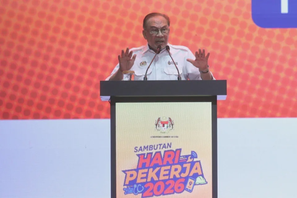 Image from: Utamakan rakyat! PM Anwar janji kekal harga minyak RM1.99, tekad lindung golongan bawahan