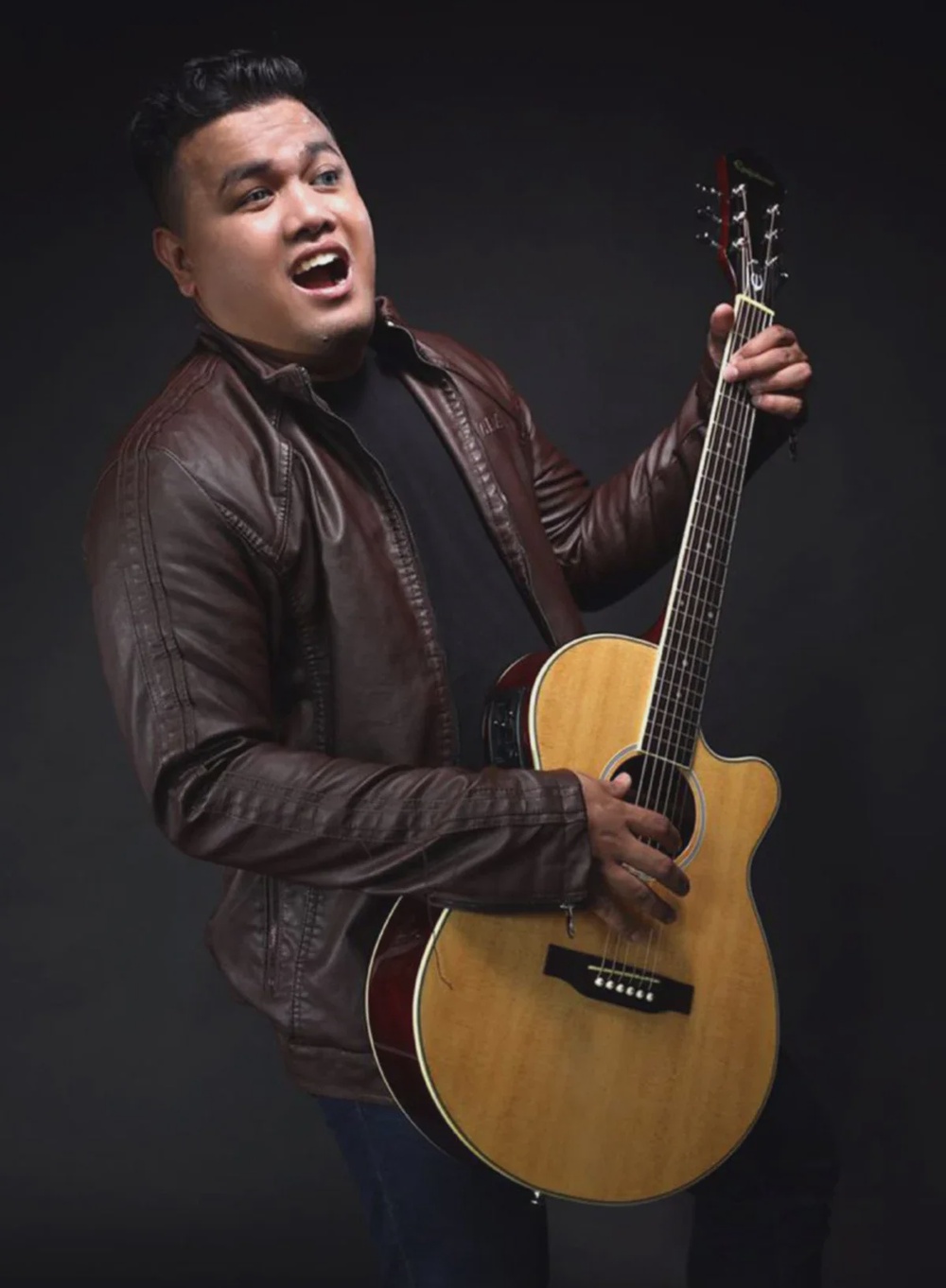 Image from: Azmi Saat buktikan kekurangan bukan penghalang, tunjuk cara orang buta guna media sosial