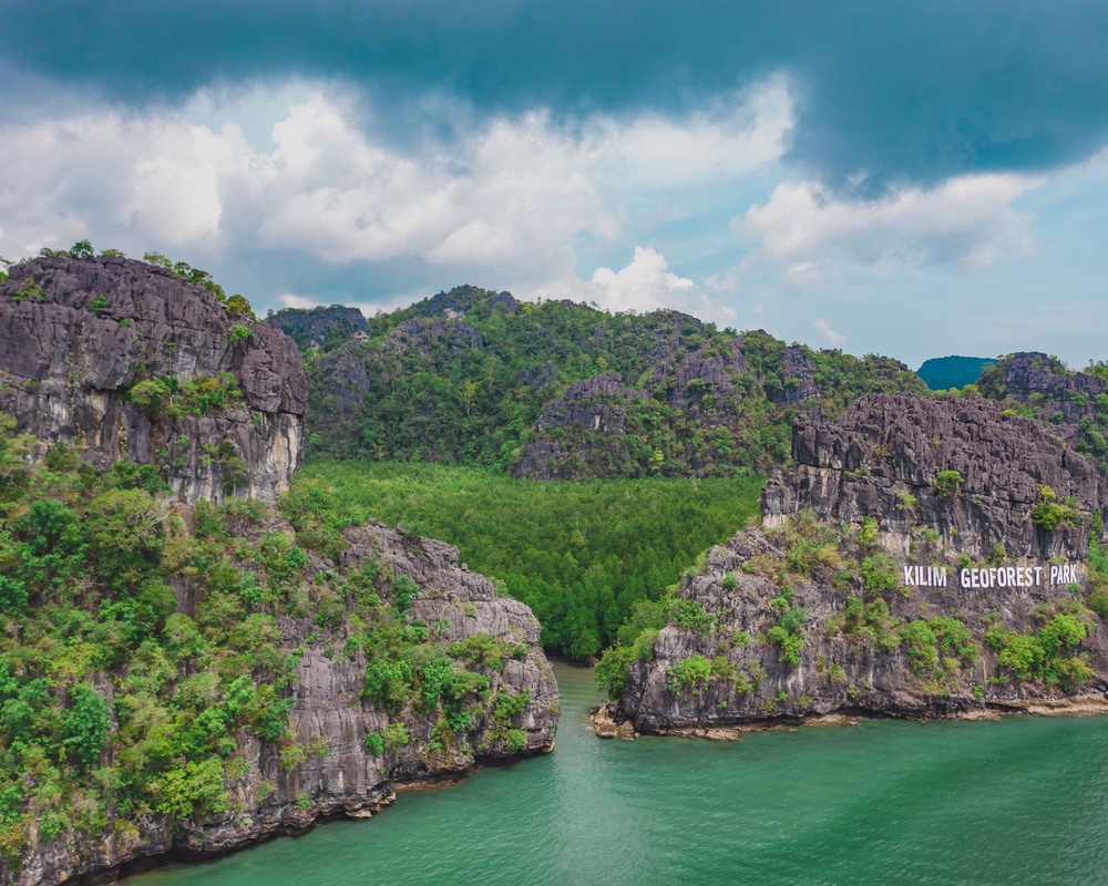 Image from: Batu di Langkawi lebih tua daripada dinosaur! Ini sebab pulau legenda ini kekal diiktiraf UNESCO Global Geopark