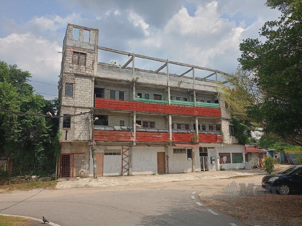 Image from: Flat haram Sungai Tekali perlu diroboh, kos cecah RM600,000 – Mohd Sany