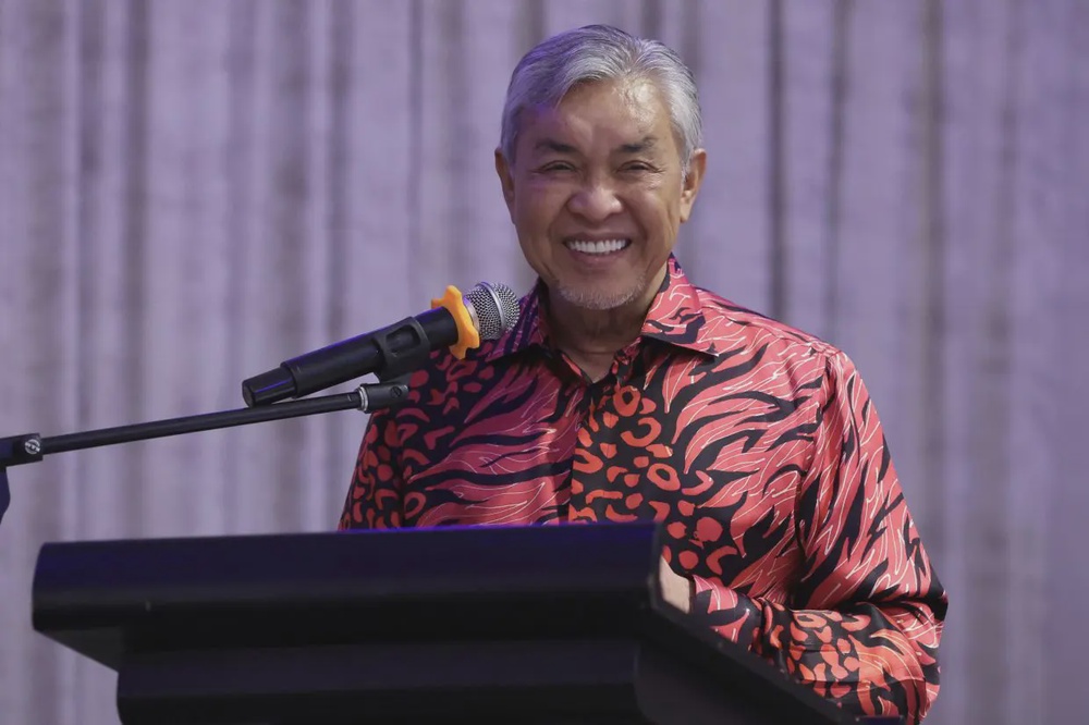Image from: Hargai pengorbanan cari Jaslinda, JAKOA salur bantuan ke Orang Asli sertai SAR -Zahid
