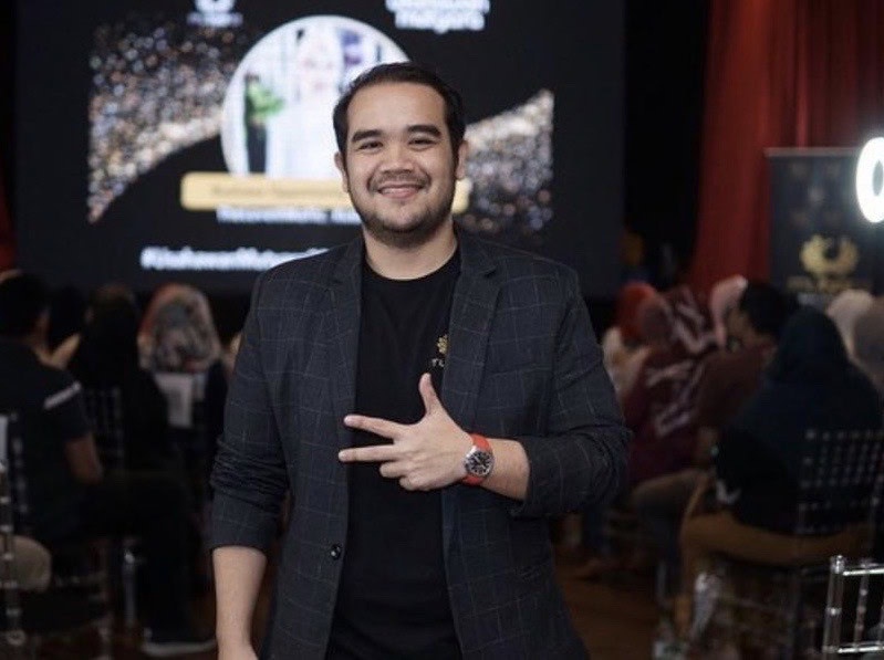 Image from: Asyraf Khalid tegur banyak podcast hilang kualiti -“Yang jadi bahan ketawa view mencanak”