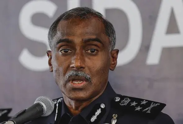 Image from: Azam Baki tampil di Bukit Aman, 2 jam beri keterangan -“Saya tak pernah bertemu dengan Tei”