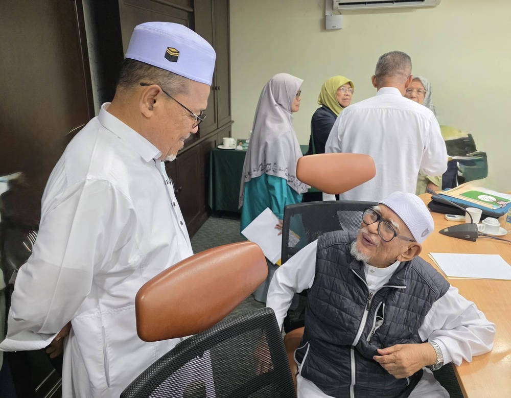Image from: PAS ‘cerai’ BERSATU, namun beri isyarat kekal dalam PN -Fadhli Shaari